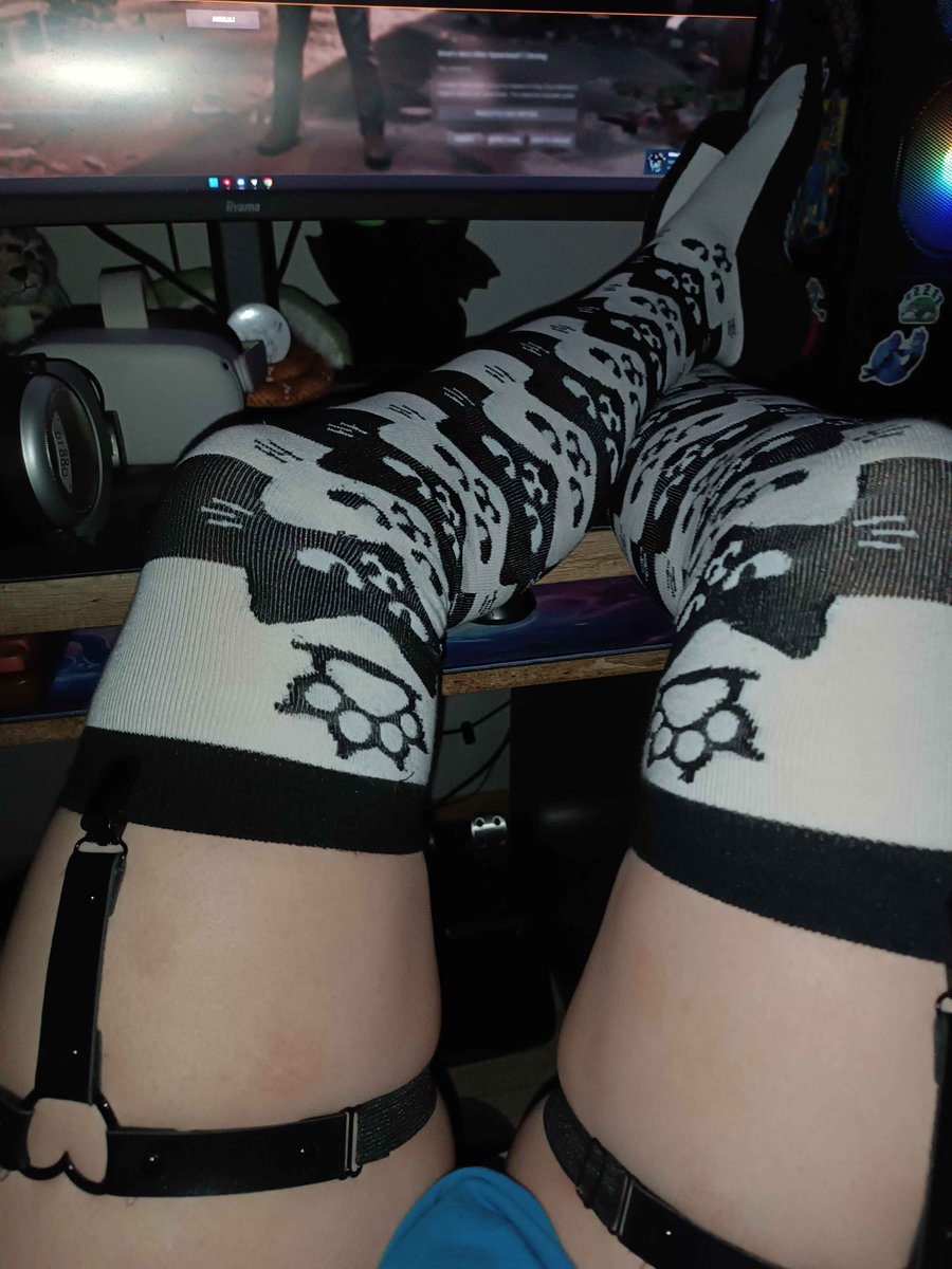 Optik_28's tweet photo. More photos ^w^

#femboy #thighhighs https://t.co/PI010qrId2