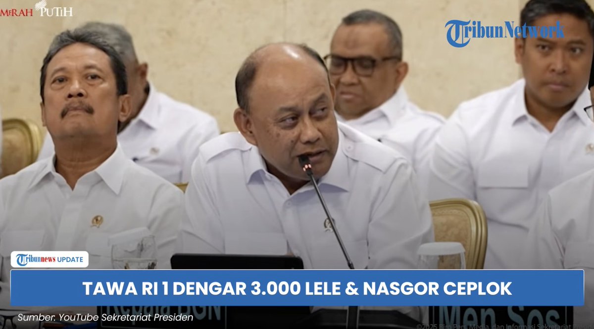 LambeSahamjja's tweet photo. flashback perbincangan dadan dan prabowo soal MBG:

prabowo: satu anak makan 1 lele
dadan : satu lele pak
prabowo : satu lele satu anak?
dadan : iya pak satu lele
prabowo : lebih enak dong daripada saya jadi TNI dulu 

lah ini program makan bergizi mau dibandingin 
sama makanan TNI yang mau perang ?