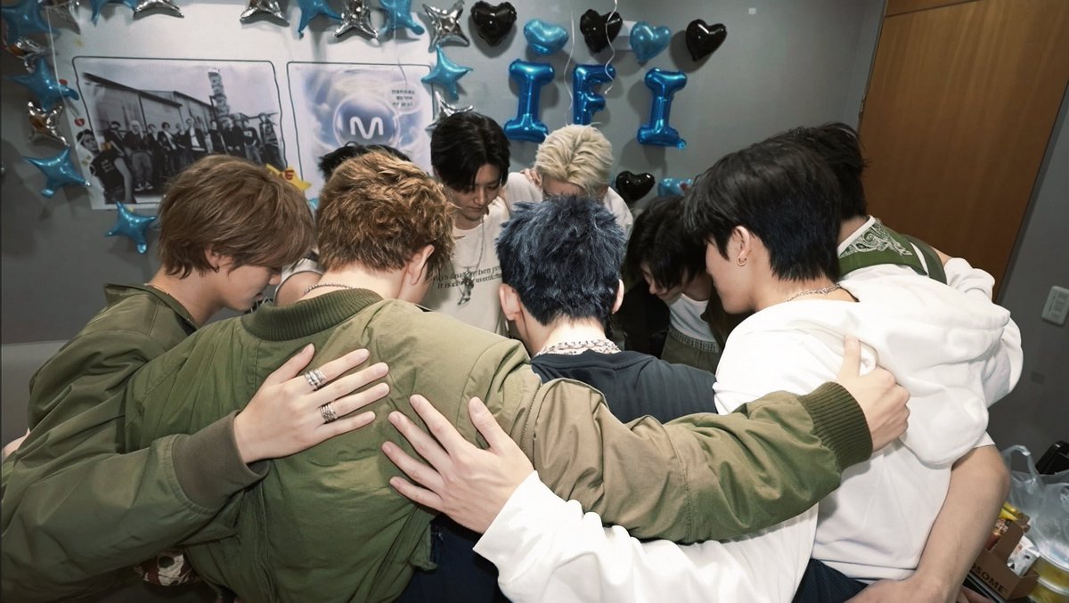 sahisunib's tweet photo. junkyu aku pikir kemarin kamu udah baikan dan mulai happy lagi.. ternyata belum yaaaaa???? 🥺 

It's okay, kyu. Rest well and take as much time as you need. Just remember that ada treasure sama teume yang nungguin kamu!!! come back stronger and healthier 💙🫳🏻 https://t.co/h8ov0pt86l