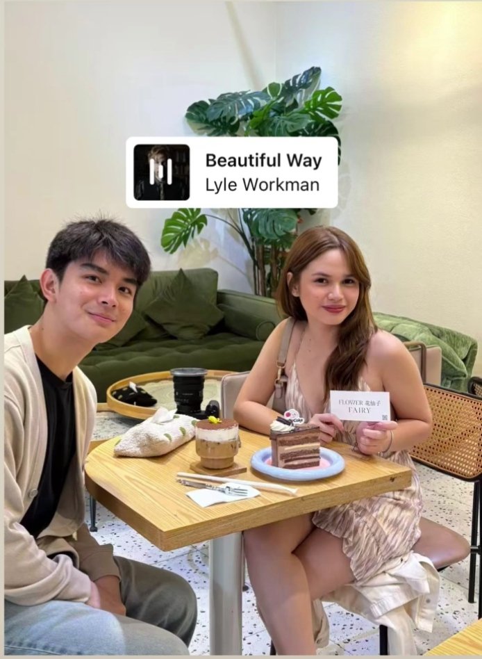 angrybi65287877's tweet photo. Boys will be boys, and girls will always be girls. 

Sa picture palang na to, makikita mo ng ganyan talaga ang realidad haha.
Si Rave naka Pantalon and T-shirt lang nakakalabas na, si Ashley d ko Alam ilang Oras nag ayos yan hahahah!

#Ashrave https://t.co/767kdINg27