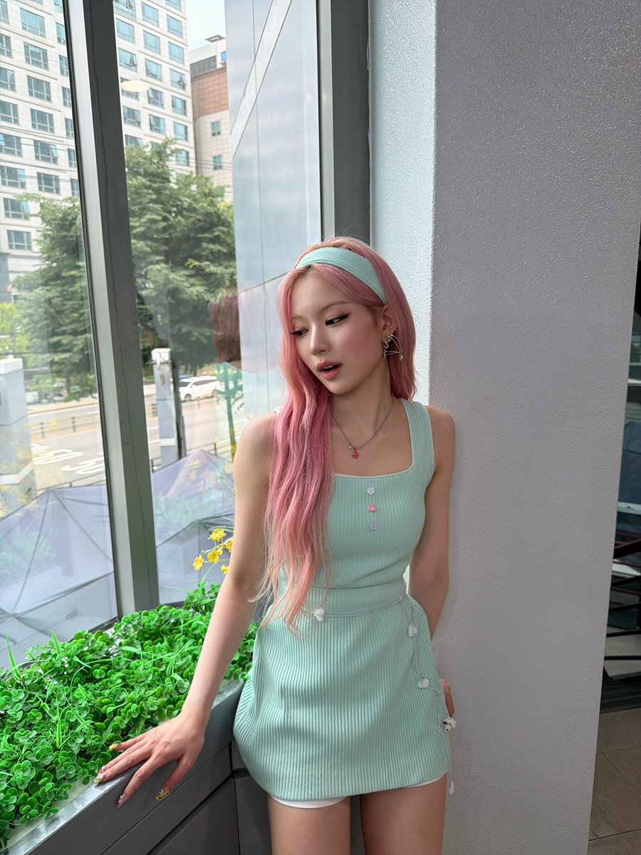 swithcafe's tweet photo. isamovingon instagram update 
#ISA #아이사 https://t.co/e7Do6mGZ8G