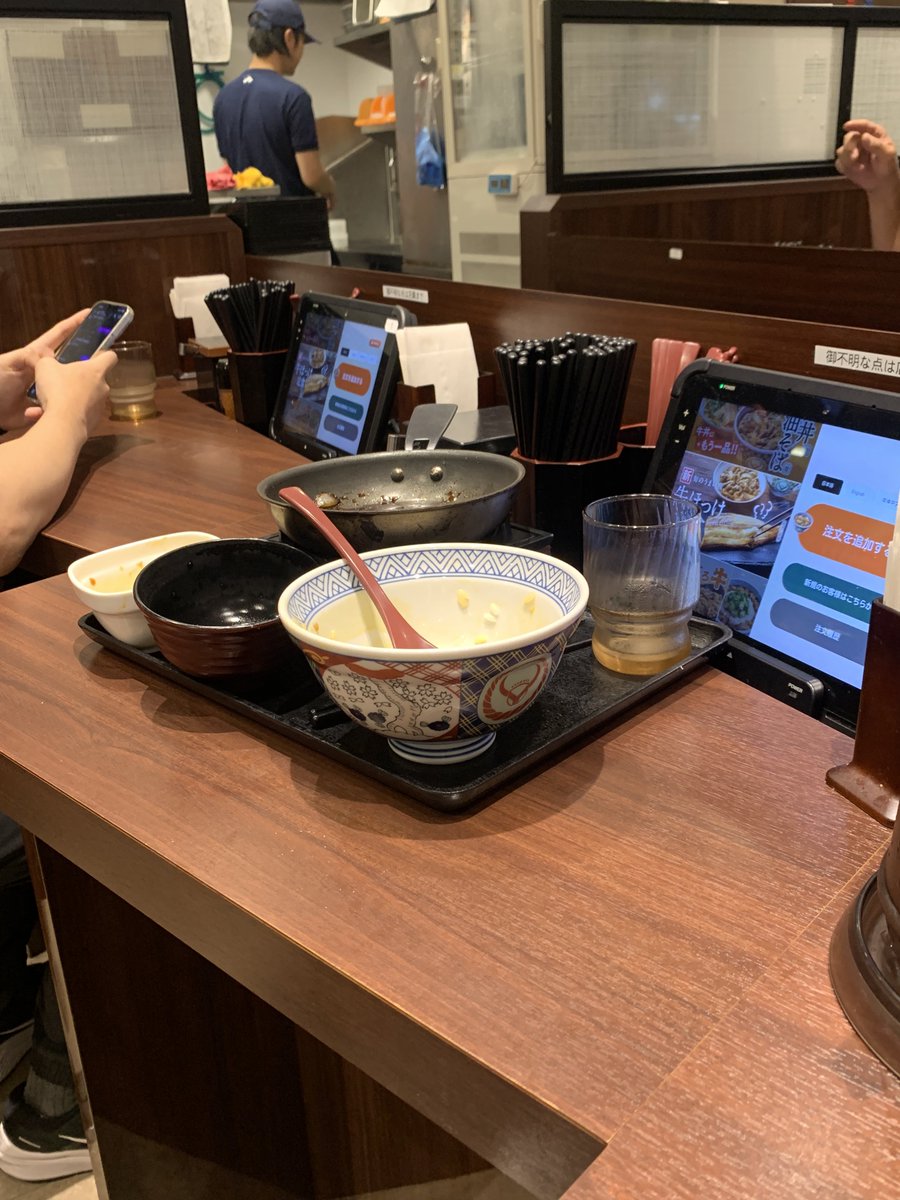 GPZ400taro's tweet photo. チー牛が進化をしてた
Σ(￣。￣ﾉ)ﾉ
鉄板焼定食をスプーンで食う

むりむりむりむりむり https://t.co/hFJSow2SlC
