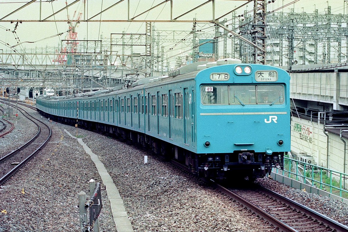 kazunoko0911's tweet photo. 103系の大船行き
西日暮里駅に差し掛かる
 #京浜東北線　1993 https://t.co/YnEWsZSHd6