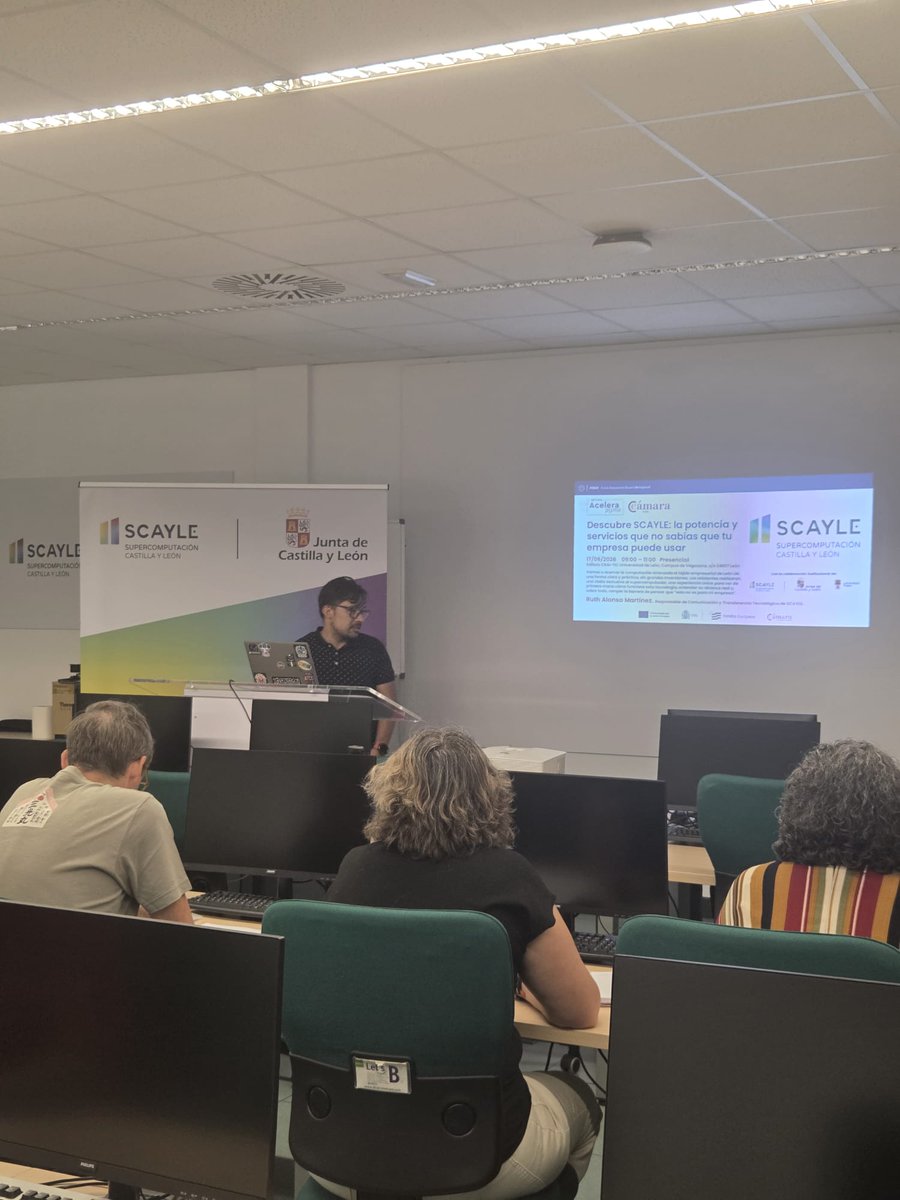 _SCAYLE's tweet photo. 📍 ¡Gran jornada hoy en la #CámaraDeComercio!

Un placer compartir la visión de #SCAYLE y las oportunidades que la computación de alto rendimiento ofrece al sector empresarial. 

¡Gracias a todos los asistentes por su interés en liderar el cambio tecnológico!

#HPC #Innovación https://t.co/9qw4Up00ae