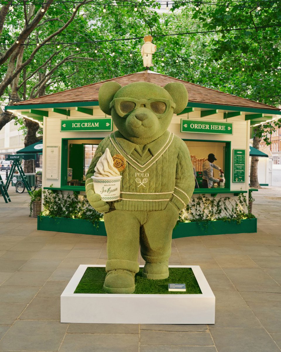 RalphLauren's tweet photo. The #PoloBear, brought to life in London.
Inspired by the grass courts of @Wimbledon, Ralph Lauren celebrates the spirit of sport with larger-than-life sculptures of the beloved mascot.
Visit the installation on Sloane Square through July 12.
#RLTennis #Wimbledon https://t.co/EuyxF6dDBN