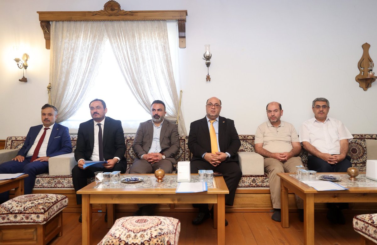 avkadirkstekci's tweet photo. Kahramanmaraş ili, Haziran Ayı Eğitime Destek Platformu İstişare ve Değerlendirme Toplantımızı, Belediye Başkanımız, Müdürlerimiz, STK Başkanlarımız ve bileşenlerimizin katılımı ile gerçekleştirdik. 
Toplantımızın ve alınan kararların hayırlara vesile olmasını diliyorum. https://t.co/AMhSPlcNwR