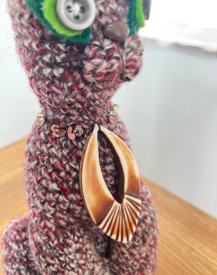 knitomo1's tweet photo. Creemaにて♡お気に入り登録♡いただきました、街角のおしゃれさんたち

レトロなアンティークビーズやビジューでオシャレしてる、猫と犬。
素敵なアクセサリーつけてるのでみにきてね

★  #ひらたの市
2026年６月18日（木）11時15分〜13時
岡山市北区平田
ひらた旭川荘にて https://t.co/VJlWRHSzL1