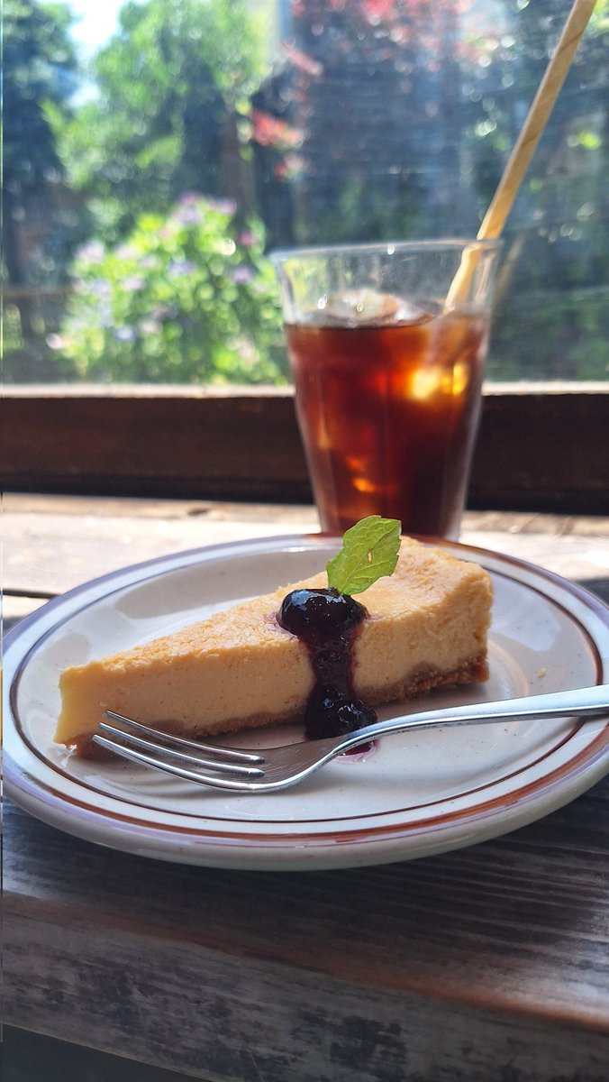 kondoor00's tweet photo. やっぱ会社休んで食べるお菓子って格別ですわ笑 https://t.co/RGuyQTYuXC