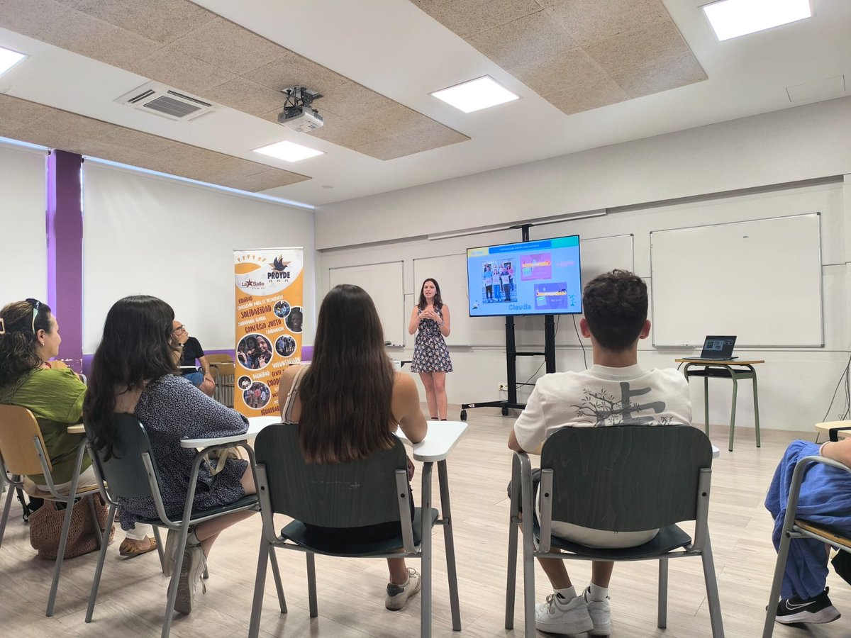 ProydeZaragoza's tweet photo. Ayer celebramos el envío de los voluntarios de verano, un momento especial para acompañar y despedir a Leyre y Claudia que dedicarán parte de su tiempo y de su corazón al servicio de los demás en Argentina y Costa de Marfil en los proyectos de @proyde ❤️ https://t.co/vu4FIBmAP0