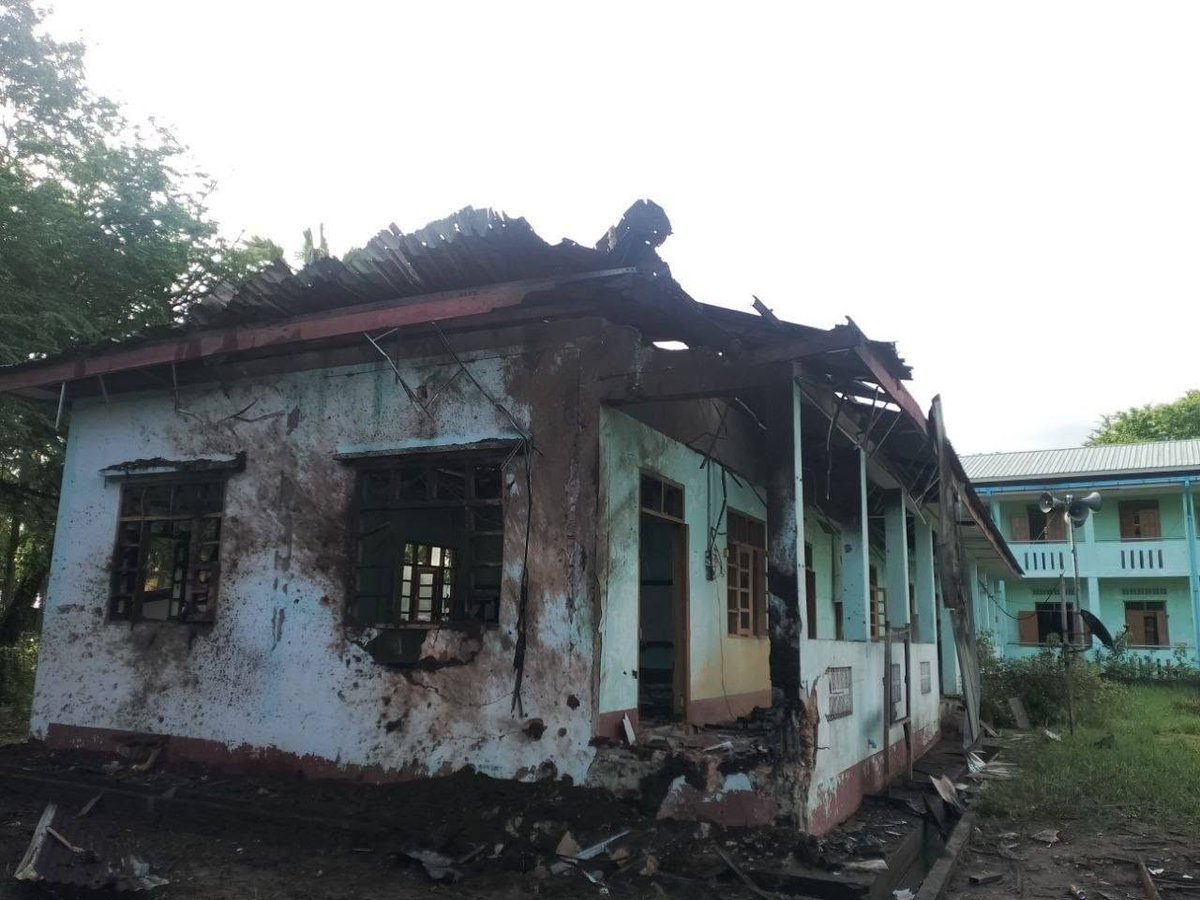 IrrawaddyNews's tweet photo. Two villagers were killed and eight, including children, were injured when a regime fighter jet bombed a village in AA-controlled Gwa Township, Rakhine State on Monday evening, local media reported. Photo: Arakan Princess Media #WhatsHappeningInMyanmar https://t.co/QF7KGU3tiw