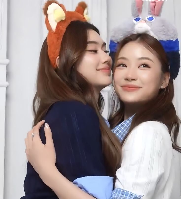 NidNoy_ss's tweet photo. 🦊🐰

#LenaMiu 
#ลีน่าหมิว https://t.co/B1kqxLlY3U