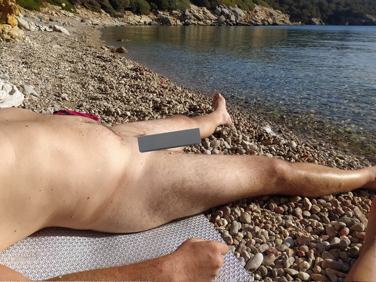 PFN343's tweet photo. Hi everyone. I enjoy nudity in public and I'd like to meet male and female friends who are like me. https://t.co/vRhjEKoSB0