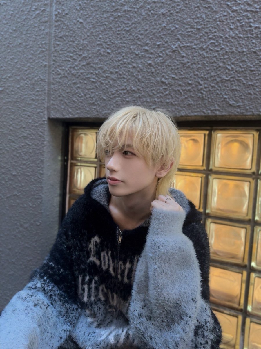 dias_shouri's tweet photo. 金髪ふわふわにしてみたよ…どうかな？

#金髪 #ふわふわ #もこもこ https://t.co/JOUZF98Mvw
