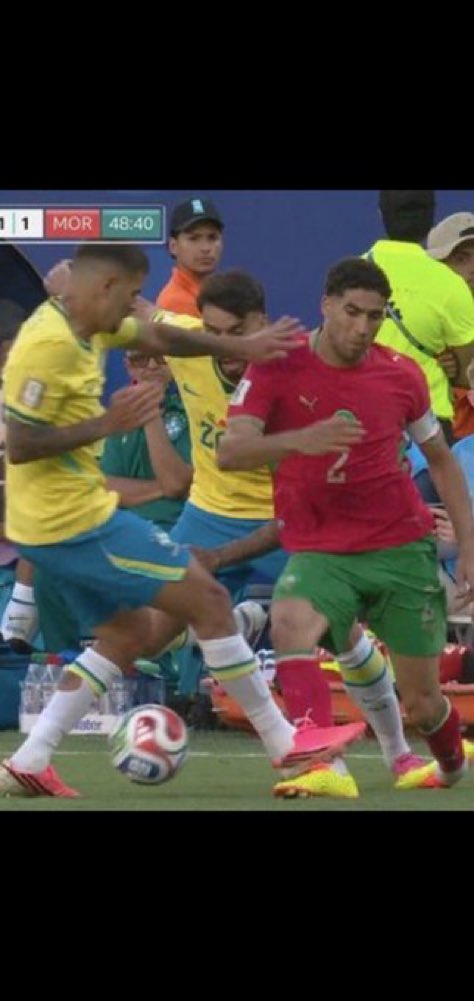 santoher's tweet photo. No veo a ninguno quejándose de que no sacaron roja en estas jugadas, pero envidian tanto a ARGENTINA que no paran de llorar https://t.co/VmBCtnOhi1