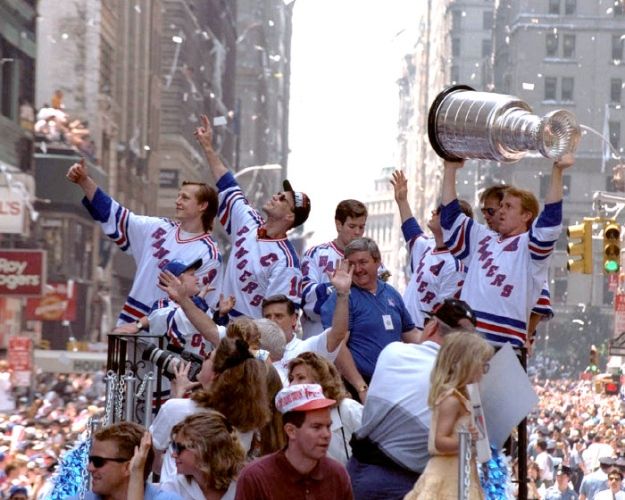 Rangerblue1978's tweet photo. On This Day 6/17/1994: The Rangers became the first -- and only -- hockey team ever honored with a parade through New York's Canyon of Heroes.
The Rangers celebrate their Stanley Cup championship with a parade down the Canyon of Heroes in New York City. https://t.co/mpOYFM1ogK