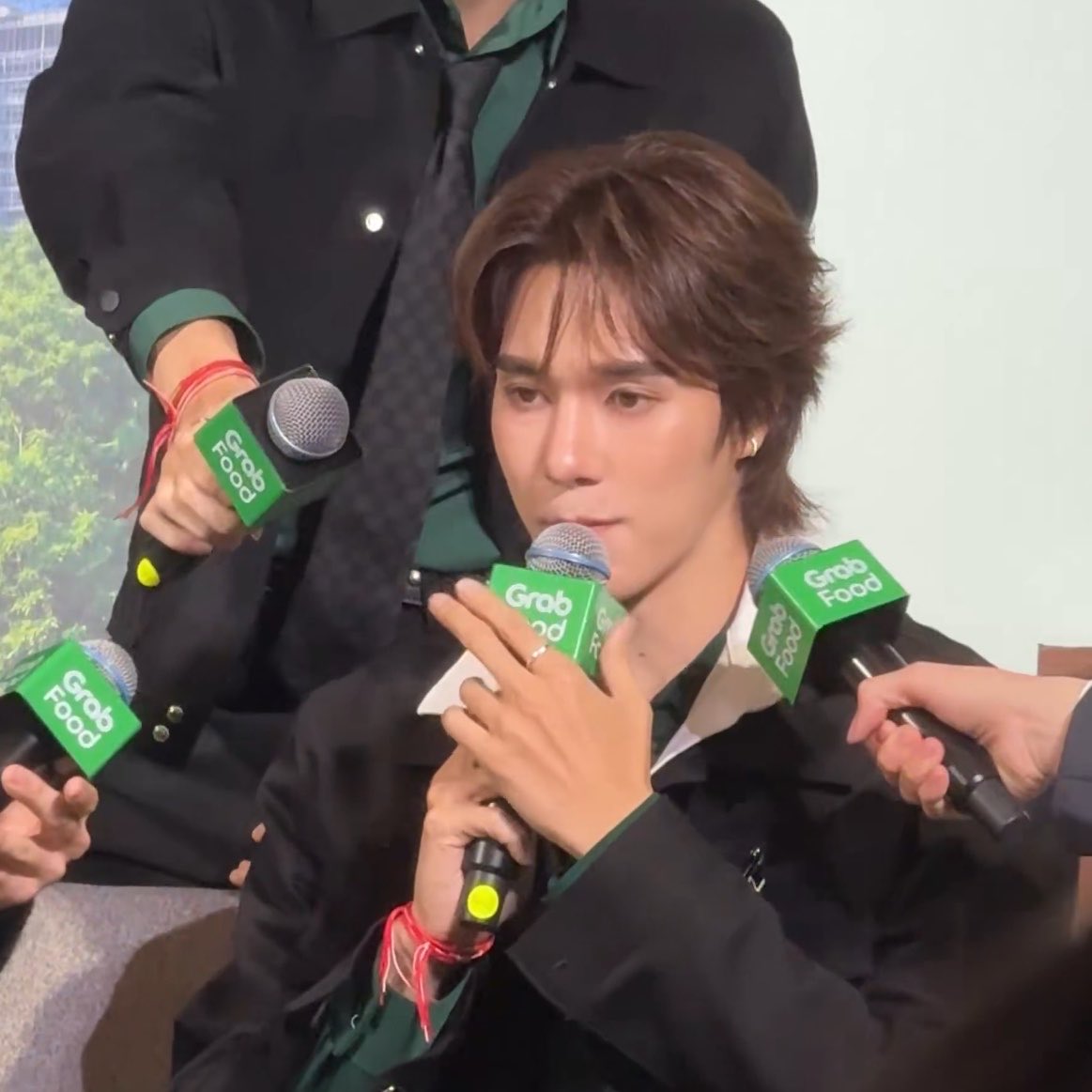 coldcoldcola's tweet photo. นานิลืมเปิดไมค์ ทุกคนพร้อมซัพพอร์ต 5555555

FRIENDS OF GRAB OPEN HOUSE

#FriendsOfGrabเปิดบ้านGrabFood https://t.co/CF0d6EPMwD