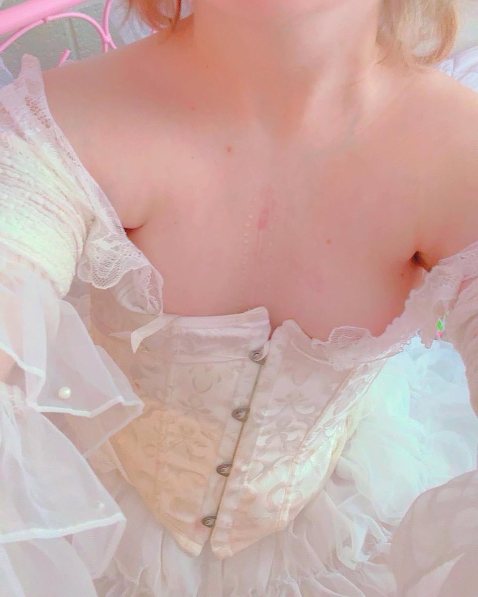 pr1ncessperv's tweet photo. Princess mode ~ https://t.co/zj4lrY0gBr