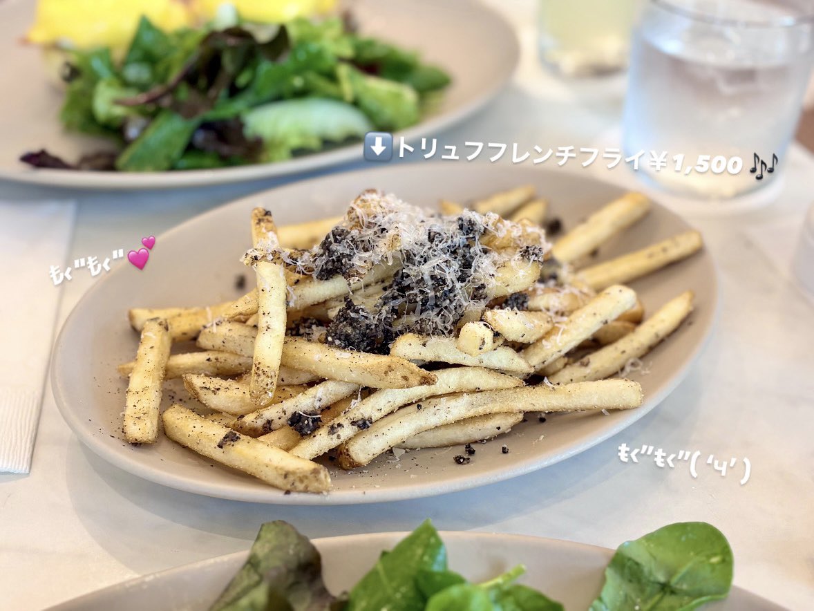 roya__etoile72's tweet photo. 📍Sarabeth’s (サラベス) 表参道店

ここのポテト、過去一ありえん量のトリュフがかかっててやばい‼️芋食べきったのにトリュフが残るの初めて見たWW😂

テーブルも全部大理石でネ申✨️
かなり賑わっていたので土日は予約がおすすめです◎ https://t.co/SaeGSc9Ebi