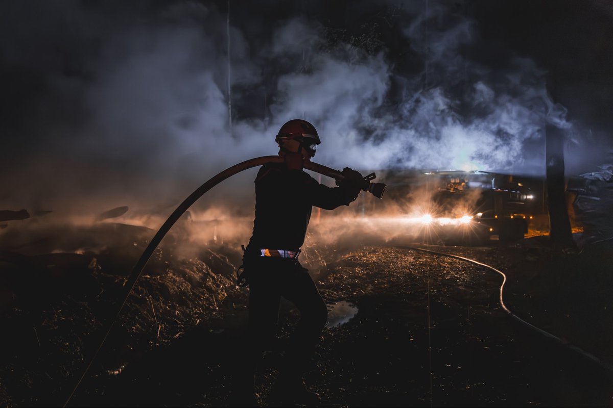 sdis68's tweet photo. 🔥 Dans la nuit du 13 au 14 juin, un feu de végétaux s’est déclaré en zone forestière à Bretten. 

🚒 Un GIFF a été engagé rapidement. 

💦 Grâce à l’action coordonnée des sapeurs-pompiers, l’incendie a été maîtrisé, évitant toute propagation. 

📸 H.DUVAL

#feudeforet #incendie https://t.co/QpDLKIEF2s