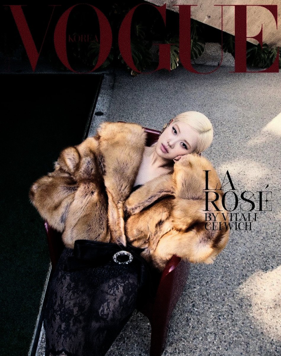 Rosme's tweet photo. Mommy in her natural habitat: magazine covers. https://t.co/Q1Cj9wucsD