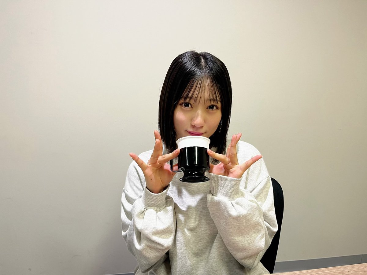 BUBKA_henshuubu's tweet photo. ＼ #みうなソロ連載 更新🆙／

「僕青 須永心海のソロ連載」
第9回：【急募】エレガントになる方法

▼こちらからチェック！
https://t.co/3mvMwXKGmI

#僕青　#須永心海のソロ連載　#想なめラジオ　
@miuna_bokuao https://t.co/oj6fNVXz6L