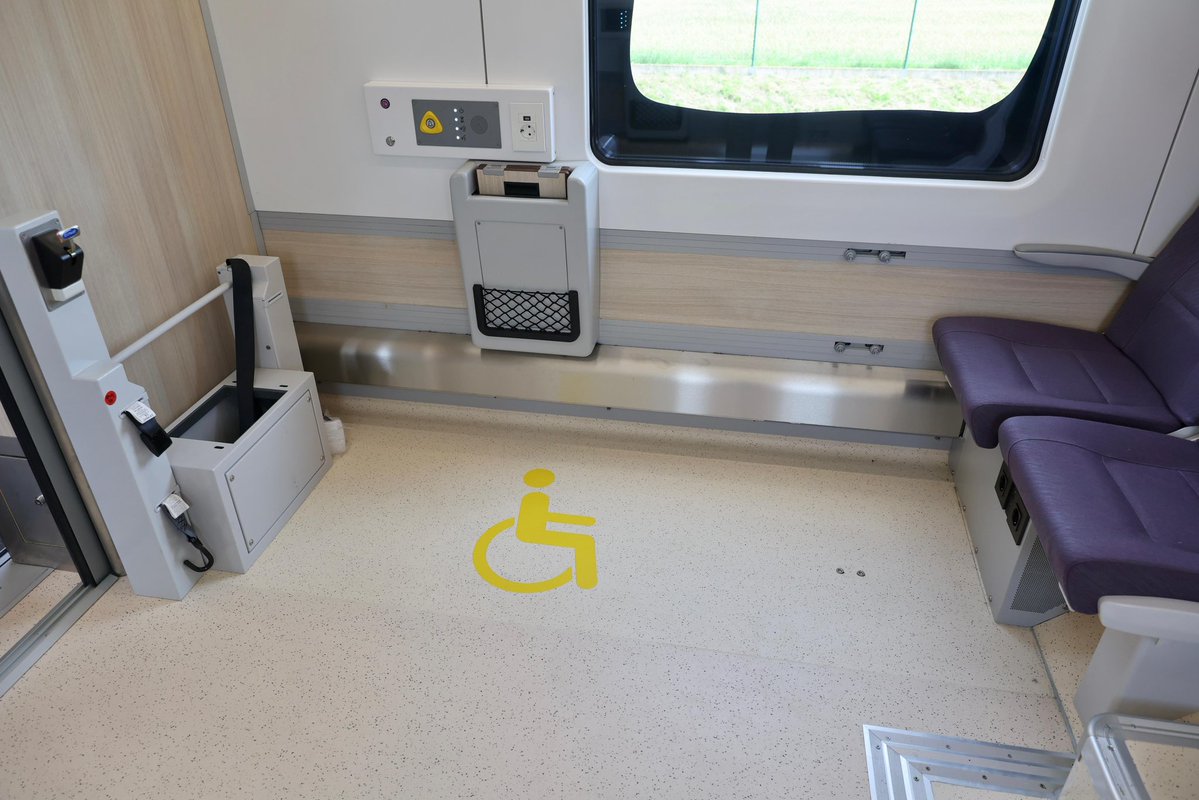oscar_puente_'s tweet photo. Así son los nuevos trenes que he podido ver hoy y cuyas primeras unidades serán para el tramo valenciano del Corredor Mediterráneo 👇 https://t.co/td8bJTjo2h