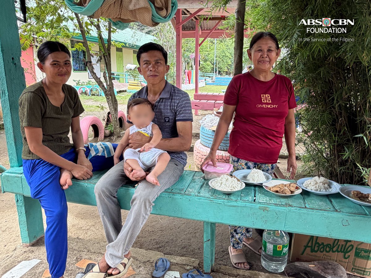 ABSCBNFI_ph's tweet photo. Sa mga panahong tulad nito, mas napapatunayan nating may lakas sa pagtutulungan at pagdamay sa isa't isa. ❤️💚💙
#TulongTulongKapamilya #InTheServiceOfTheFilipino #ABSCBNFoundation #SagipKapamilya https://t.co/hukIpkbTtF