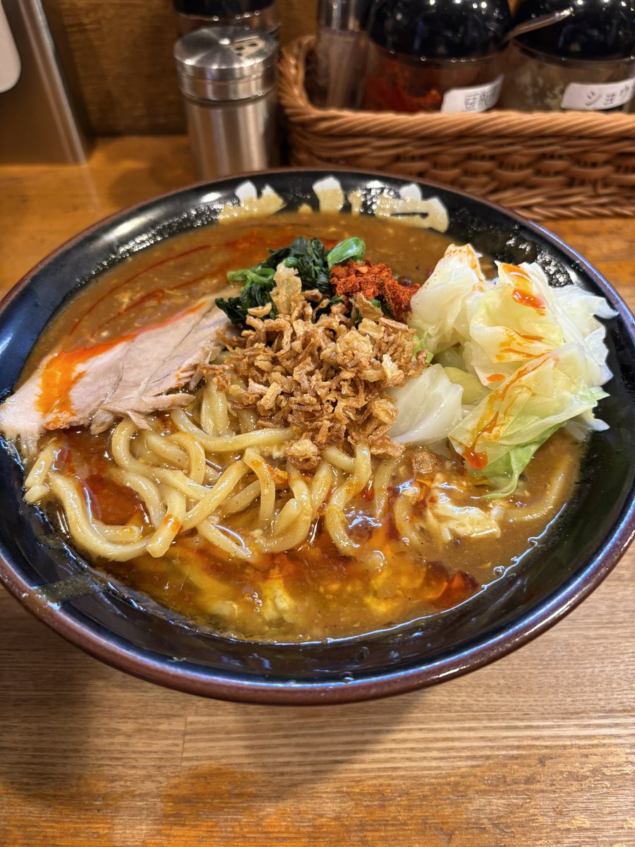hrickig's tweet photo. カレー溶き卵豚骨ラーメン　馬鹿みたいに美味しいカロリーの味がした https://t.co/NrraLCUsAT