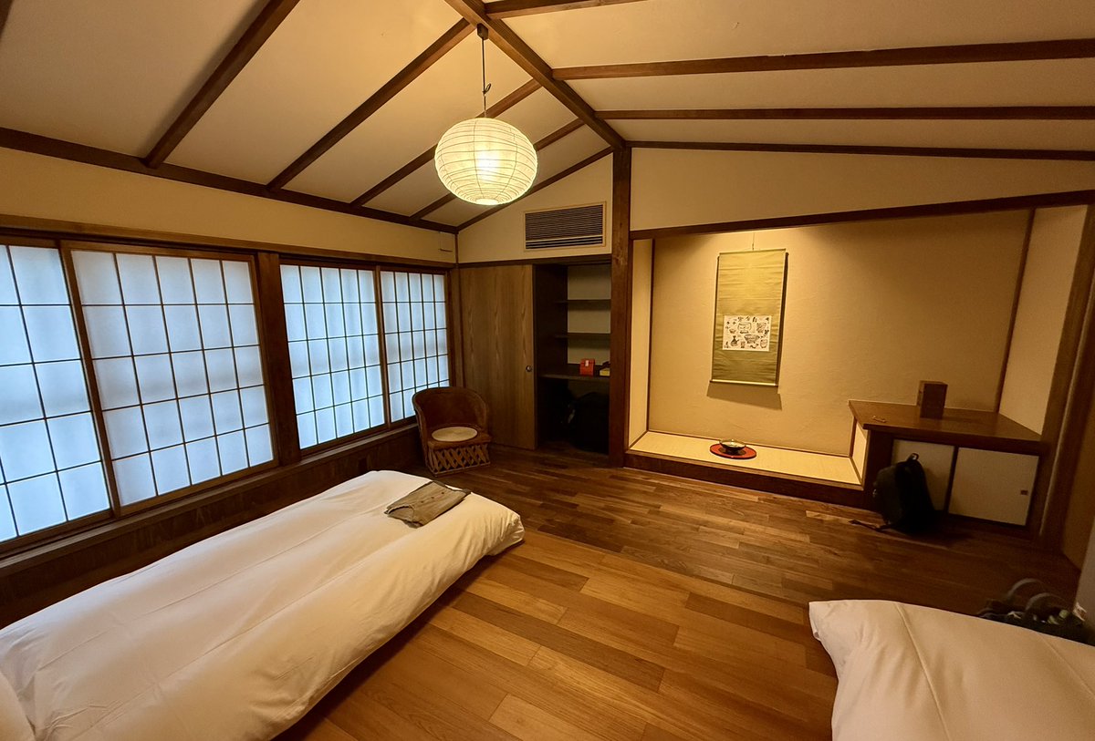 TamaImado's tweet photo. 今日は富山県南砺市のお寺に泊まります．民藝美術館のような素晴らしい宿．

https://t.co/w1AxzMnsno

#杜人舎
#南砺市 https://t.co/kfYyWoG8dk