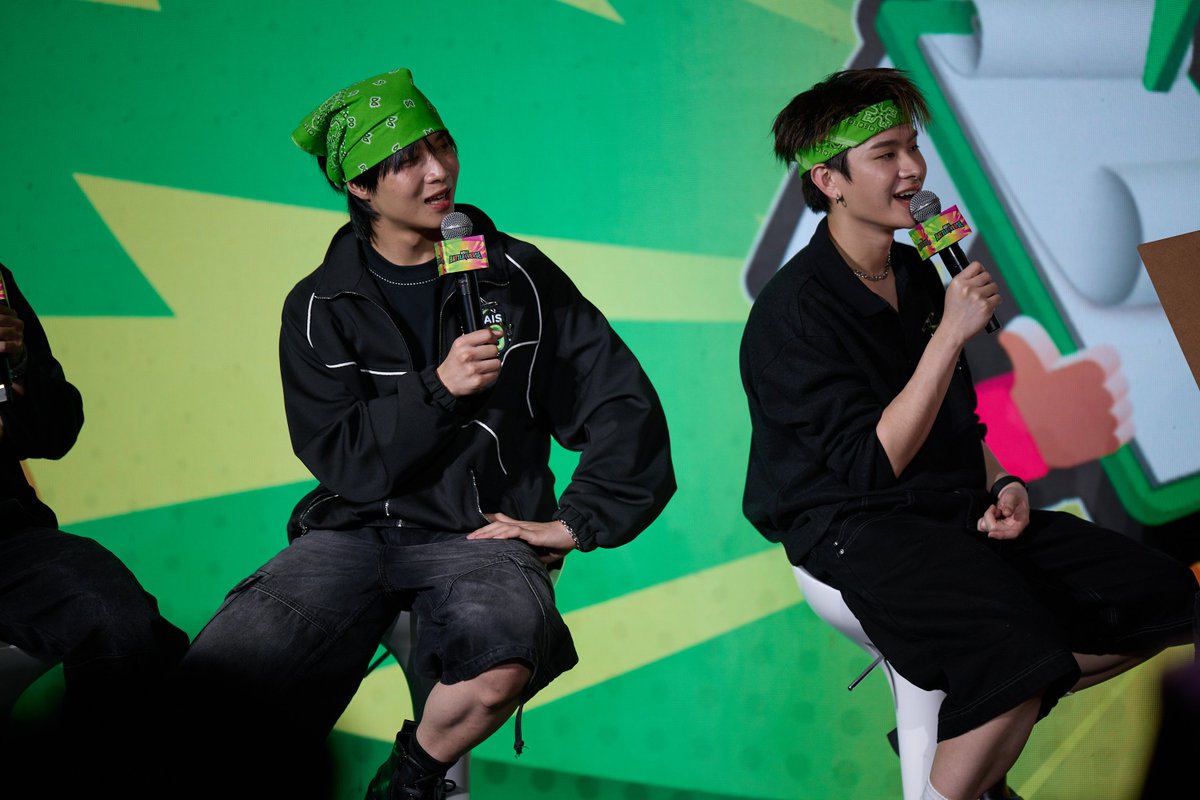 AIS_Thailand's tweet photo. คำใบ้มาแล้ววว...ใครทายถูกคำไหนกันบ้าง?
ในส่วนของบัสอ้วรคือจริงจังมากกกก 🤣👏🏻

#AIS5GBATTLEVERSE 💚🩷 https://t.co/5qIqGCpgMr