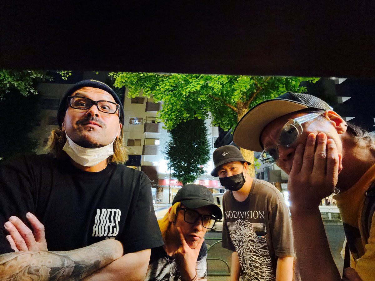 spkz_official's tweet photo. 高崎へ向けた最終リハ終了！
早く登利平弁当が食べたい男たち🍱
初心に還り、鈍行列車に揺られて向かう所存！！
コレクターズアイテム的なNEWジャケットDVDも売るし！？皆に会えるの楽しみにしてる！！

19:30ぐらいからカマす予定🔥
駆け込み予約はこちら✉️
info.shinpan2020@gmail.com https://t.co/zYe4i28Szt