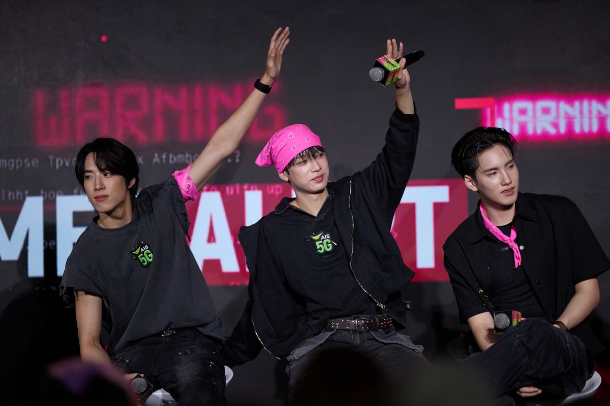 AIS_Thailand's tweet photo. คำใบ้มาแล้ววว...ใครทายถูกคำไหนกันบ้าง?
ในส่วนของบัสอ้วรคือจริงจังมากกกก 🤣👏🏻

#AIS5GBATTLEVERSE 💚🩷 https://t.co/5qIqGCpgMr
