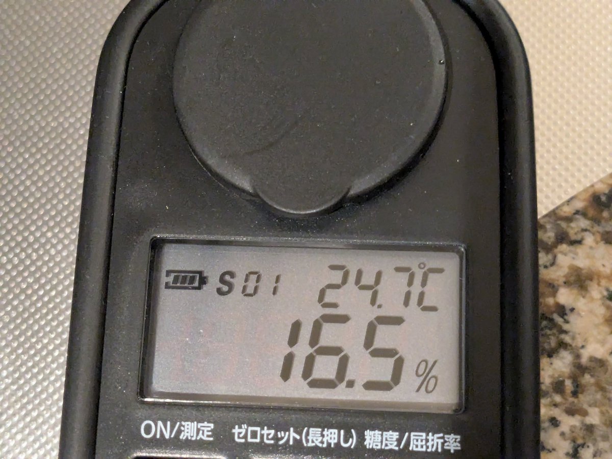 Zone6Figger's tweet photo. Hardy Chicago収穫
9.0g  Brix16.5%
一次肥大後停滞していた実の果柄に虫ピンを刺してみたら損傷刺激からか一気に成熟（若干早採り💦）
急速な成熟か人工光下のせいか低糖度
ほどよい酸味と仄かなベリー香を感じたので食味は良さそう、今後の期待大
イチジク臭小
シードクランチあり

#イチジク https://t.co/rHxYijhzyu