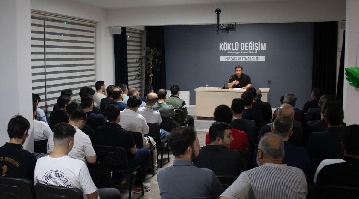 KokluDegisim06's tweet photo. Pursaklar Temsilciliğimizde kutlu yürüyüşün yıl dönümünde "Hicret ve Sultânen Nasîrâ" başlıklı panelimizi gerçekleştirdik.

Konuşmacı Cihad Özer, sunumuna Hicret ile  Müslümanların dünya hakimiyetine uzanan tarihi süreci anlatarak başladı.
#HicrettenDevlete https://t.co/hsucOf0Qxh
