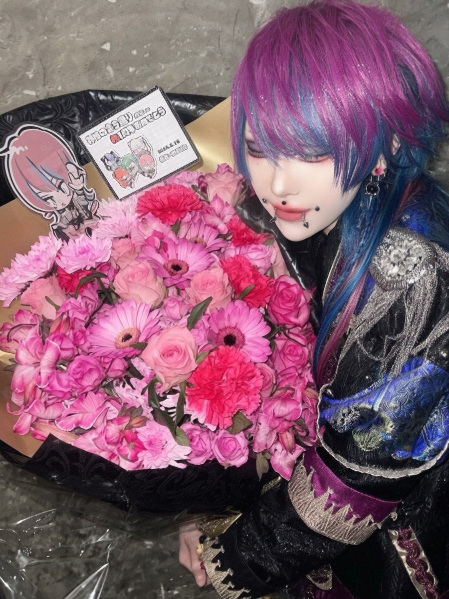 yoru_kamisama_'s tweet photo. 神様の言う通り1周年単独公演 「救済」 https://t.co/oNSEI0ktA2