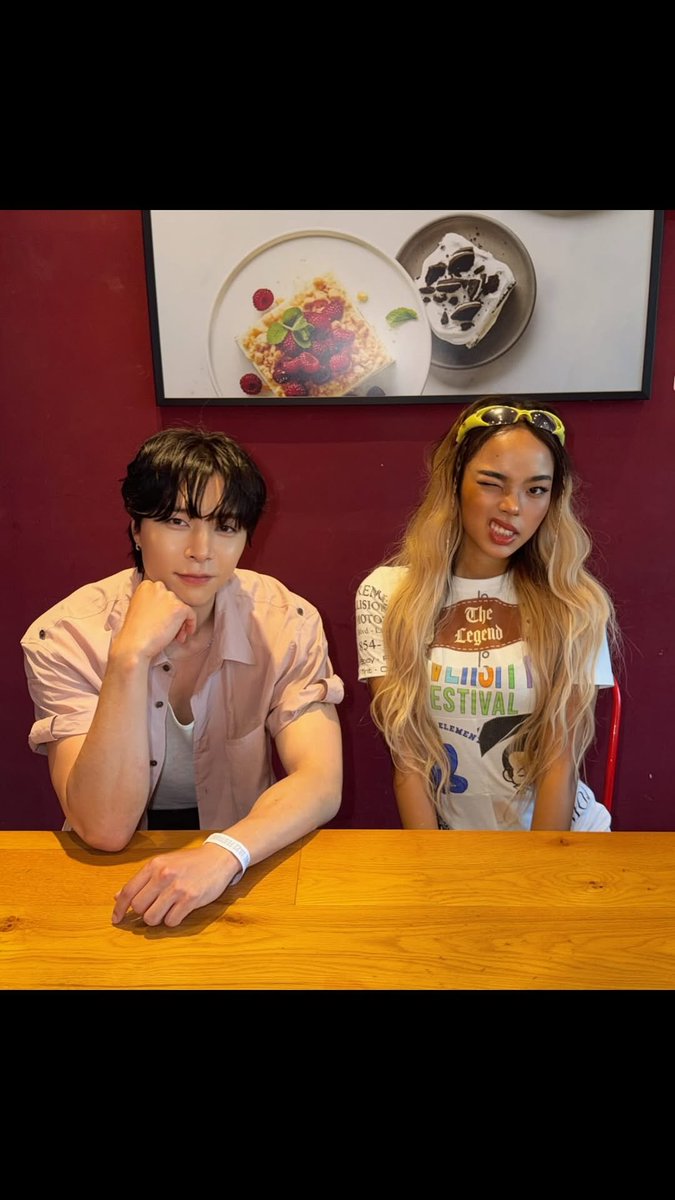 itzjsuh's tweet photo. johnny with jenny park 🩷

#쟈니 #쟌소리 #JOHNNYSAYS #JOHNNY https://t.co/8vDP7jguDz