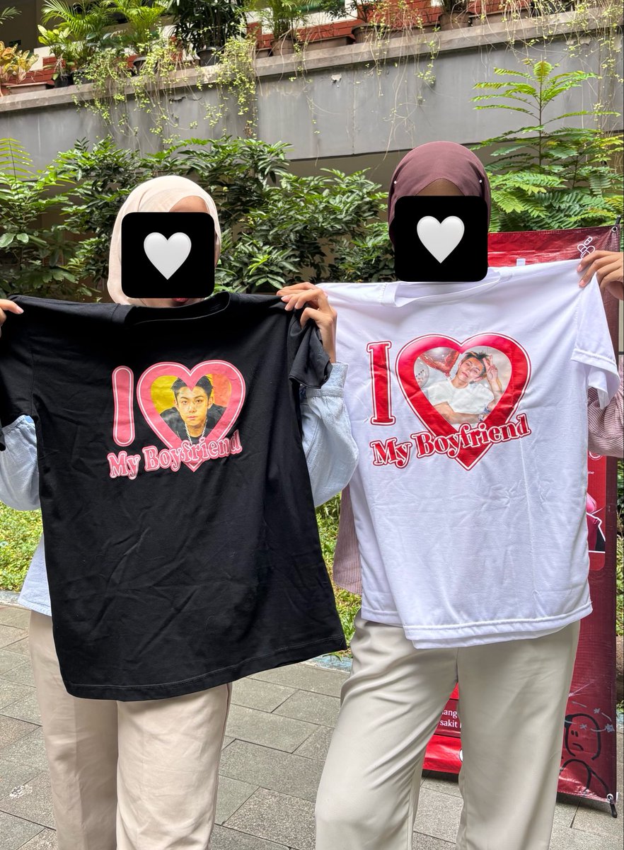 demonnnnryu's tweet photo. hadiah sidang gue hari ini wkwkwk
langsung 2 kaos irul https://t.co/5LC78OjIZN
