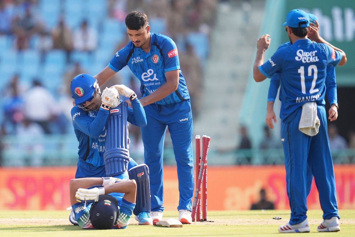 AbdAryan1's tweet photo. Sportsmanship at its absolute best 🤝

Updates ▶️ https://t.co/vEpcPE9XTu

#TeamIndia | #INDvAFG | IDFC FIRST Bank https://t.co/dQVYBJ9Mjc