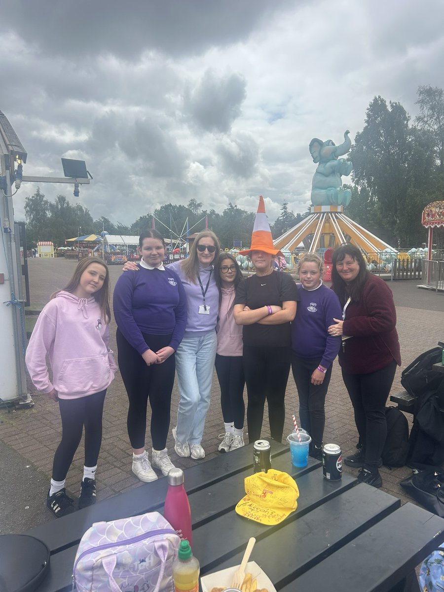VeldonMrs's tweet photo. We are all having a great time 👌 https://t.co/Ouvy9cXRQW