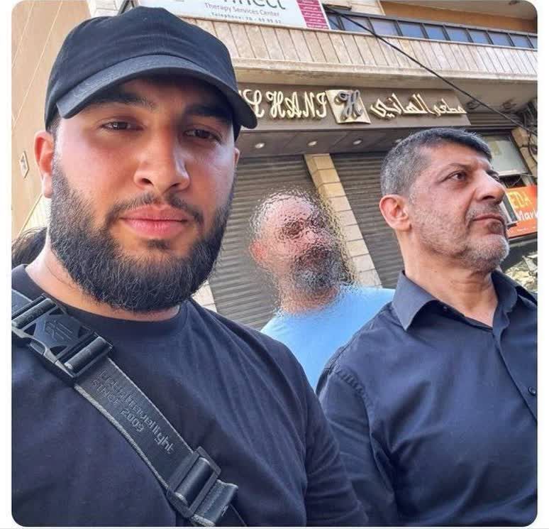 arman34105007's tweet photo. مسئول ارتباطات رسانه‌ای حزب الله
‌یادمه اولین کنفرانس خبری رو
‌کنار خانه‌ی بمباران شده مردم برگزار کرد.
‌همینطور که با حوصله جواب خبرنگارا رو می‌داد خبرنگار یکی از رسانه‌های غربی با دلخوری گفت
‌چرا به من جواب نمیدی؟
‌گفت بین ما و چشم و زبان شیطان
گفتگویی نیست!
شهیدحاج‌محمدعفیف🌹 https://t.co/gHiogLBMuB