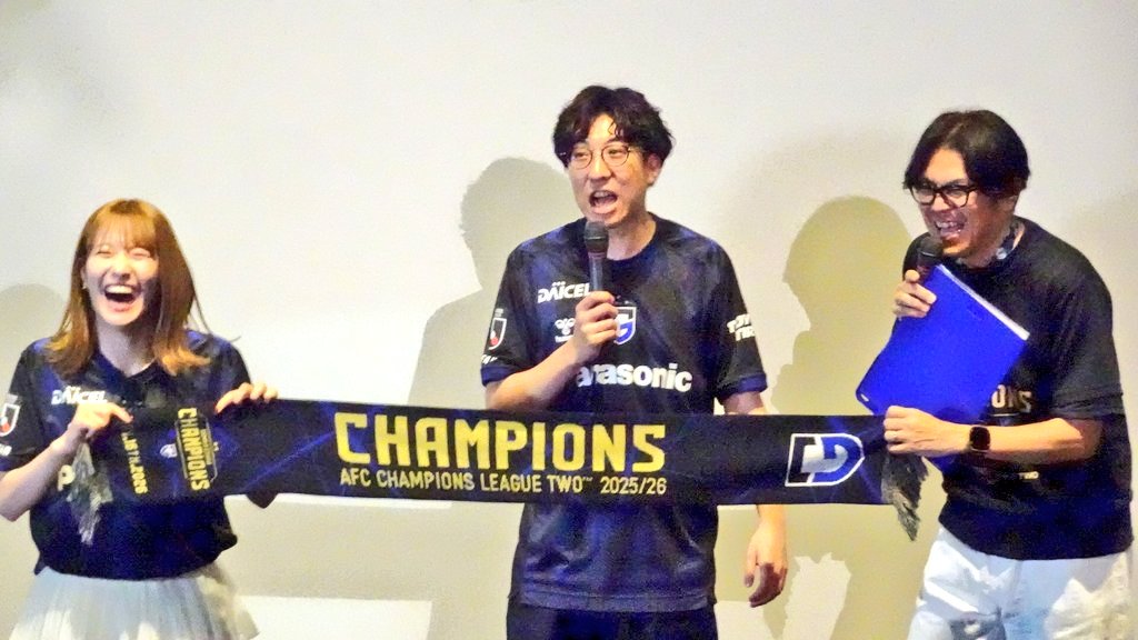 GAMBA050814's tweet photo. ACL2優勝から1ヶ月🏆️✨
優勝はその瞬間がめちゃ嬉しいのは当然だけど、その後の記事や映像、記念グッズ等購入とか嬉しさはずっと続いてる🥳
今後は新ユニ10個目の星、購入グッズが届く(FC会員全員プレも)✨

何年たっても「あの優勝は良かった☺️」と想い出になる
やっぱり優勝は最高だ😆
#ガンバ大阪 https://t.co/5LQsIqM2yt