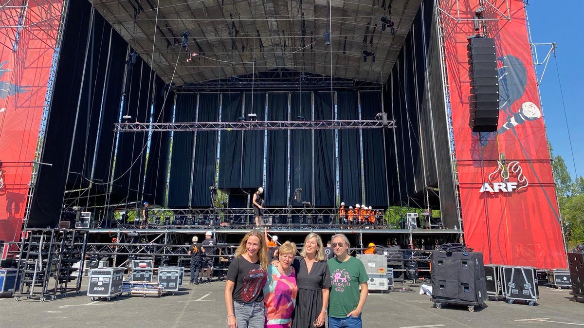 AdelvalDFA's tweet photo. 🎸🎶 ¡Vitoria-Gasteiz vuelve a ser la capital del rock!

Alice Cooper, Social Distortion, The Hives y mucho más. Cultura, inclusión y rock &amp; roll para todo el mundo. 🙌🏻 ¡Nos vemos en Mendizabala! https://t.co/KNWNVEptQg