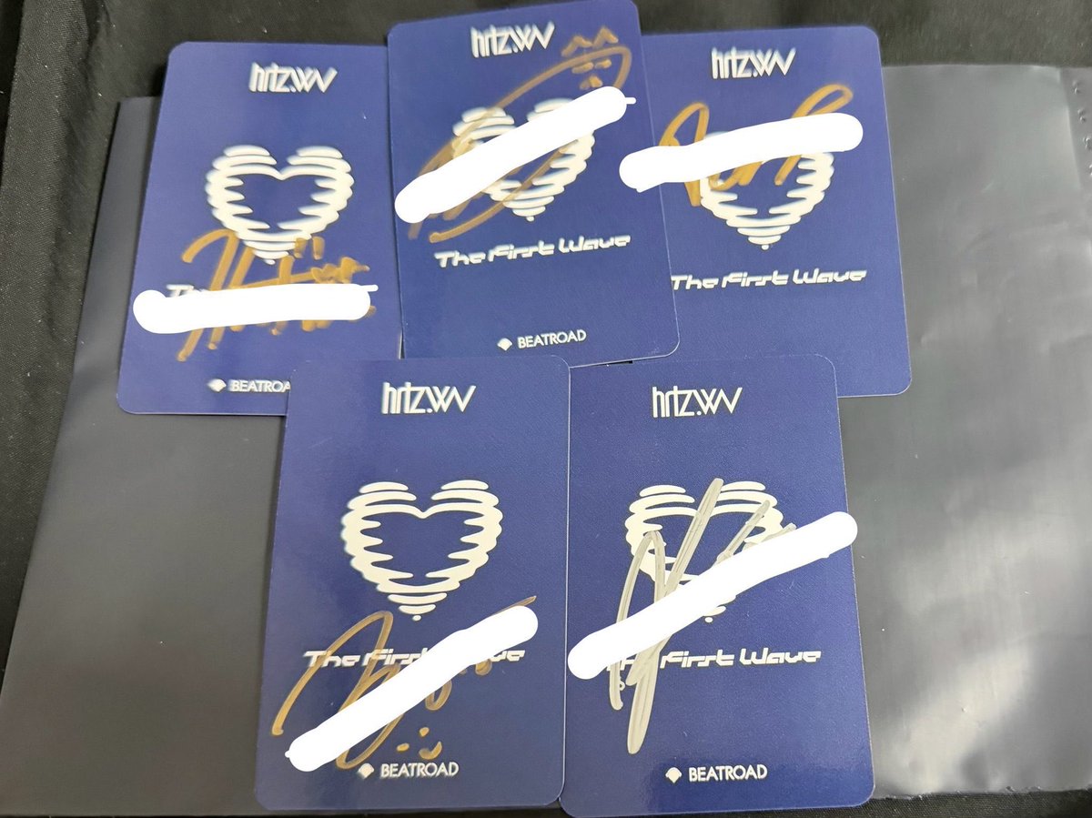 6cwdtc's tweet photo. 하츠웨이브 비트로드 당첨자 싸인
포토카드 싸인포카 양도 양도합니다
제시 연락

하기와❌

윤영준 리안 데인 케이텐 하기와
hrtzwav signed photocard sell wts https://t.co/vhdYlRcOX1