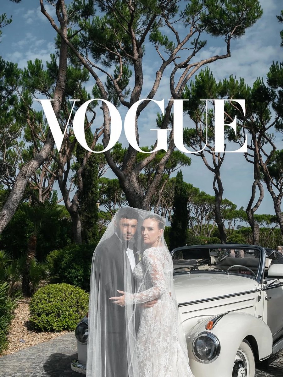 taoxcx's tweet photo. “Little Perrie would be blubbering right now at the thought of her wedding being in Vogue.” https://t.co/Wh86CoGANJ