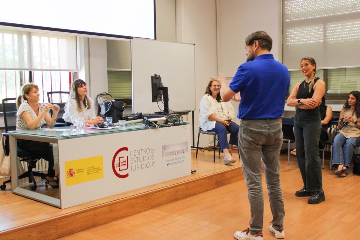 cejmjusticia's tweet photo. 📌La 4⃣8⃣ª Promoción (Interna) de #LAJ aborda esta semana la especialidad 'Mecanismos Adecuados de Resolución de Controversias'.
Con sesiones prácticas de la mano de Mar Garcerán, @MJosebarcelo y Carmen Marín, junto a la ponencia de Rosa Elena Nicolás de 'Conciliación Laboral'. https://t.co/96i5cjaVRc