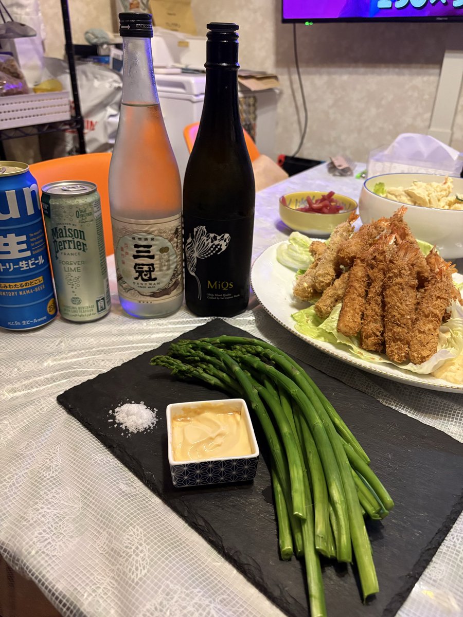 sakezuki_yutaka's tweet photo. 1日お疲れ様でしたーっ🙌

連休終わっちゃった🥹

久しぶりに酒屋巡りして
楽しかったな♪

次の休みまで頑張ろっと😆

#おうちごはん
#三冠
#日本酒
#MiQs
#アスパラの塩茹で
#エビフライ
#ポテマカサラダ https://t.co/JlUItyGCpQ