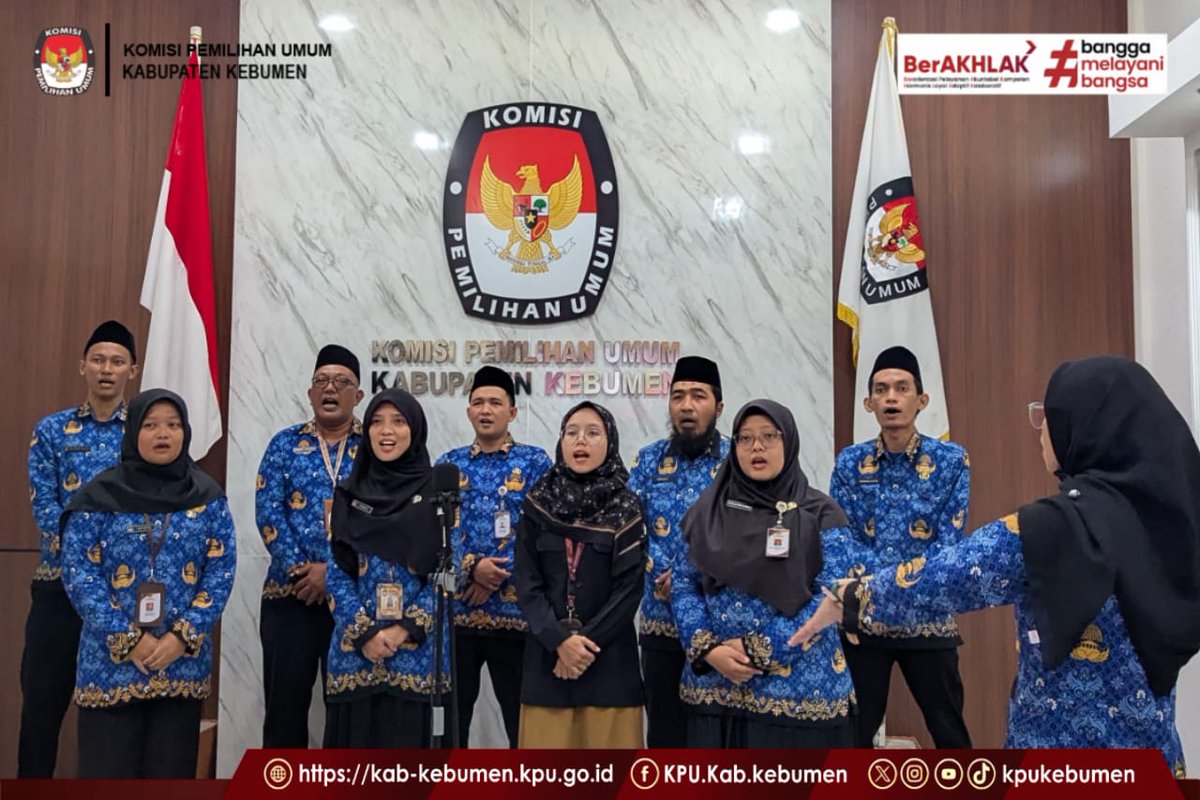 kpukebumen's tweet photo. TemanPemilih,

KEBUMEN, 17 Juni 2026—Komisi Pemilihan Umum (KPU) Kabupaten Kebumen menyelenggarakan lomba paduan suara Mars KPU sebagai bagian dari upaya memperkuat identitas kelembagaan dan semangat kebersamaan di lingkungan penyelenggara pemilu. https://t.co/QZJJnpcXLF