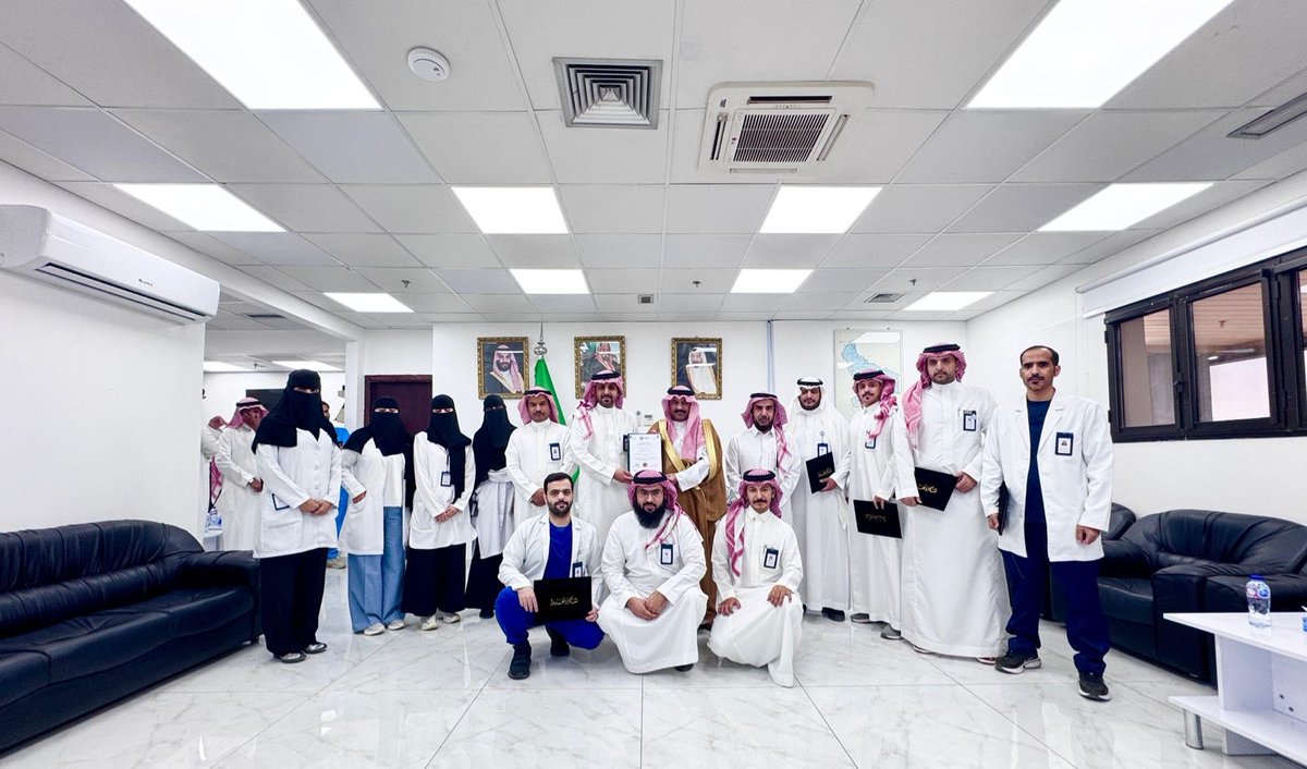 kkmh1405's tweet photo. محافظ ⁧#المجمعة⁩ أ. سعود بن عبدالله آل معمر يزور ⁧#مستشفى_المجمعة⁩ بمناسبة تحقيقه تجديد اعتماد سباهي من قِبل المركز السعودي لاعتماد المنشآت الصحية (CBAHI) بنسبة بلغت (97.69%). ويشيد بخدماته الصحية المقدمة للمواطنين

⁧#تجمع_الرياض_الصحي_الثاني https://t.co/irPpFb9vu1