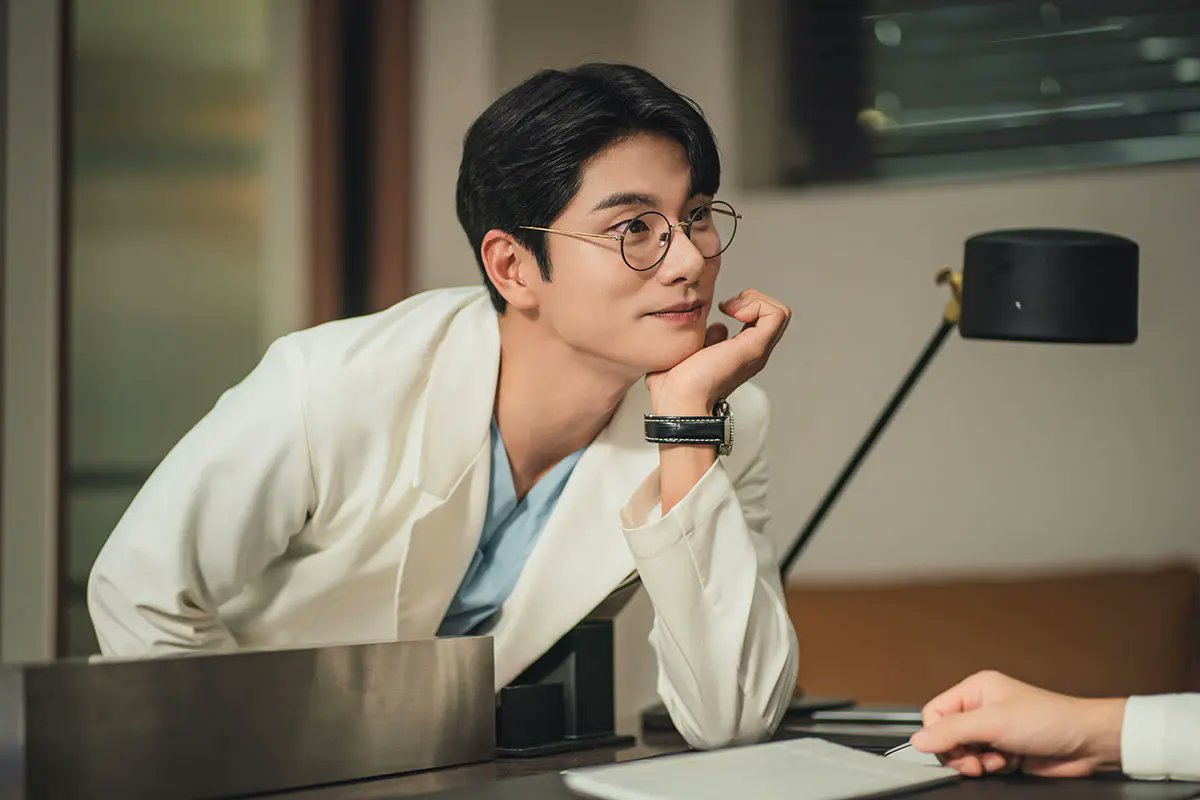 yuki_boguuum's tweet photo. #FACEME 開封!4話まで✨️
イミンギが整形外科医👨⚕️
刑事のハンジヒョンちゃんと事件を解決していくドラマ。サクサク進んで面白い😊過去に起こった事件も絡んできたりでどう展開していくかな。同僚にイイギョンが出てる🤭 https://t.co/LvhcTIKTe7