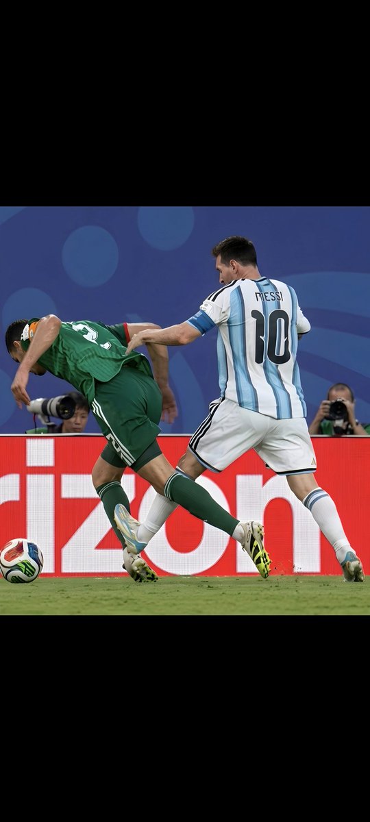 guaeman10's tweet photo. @Bobinson_ATH Paleto tú eso es roja en cualquier lugar del planeta, por menos expulsan a otros jugadores deja de blanquear https://t.co/BhPORn5JIs